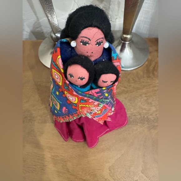 Colorful Handmade Mother and Child Art Navajo Doll - Picture 5 of 10